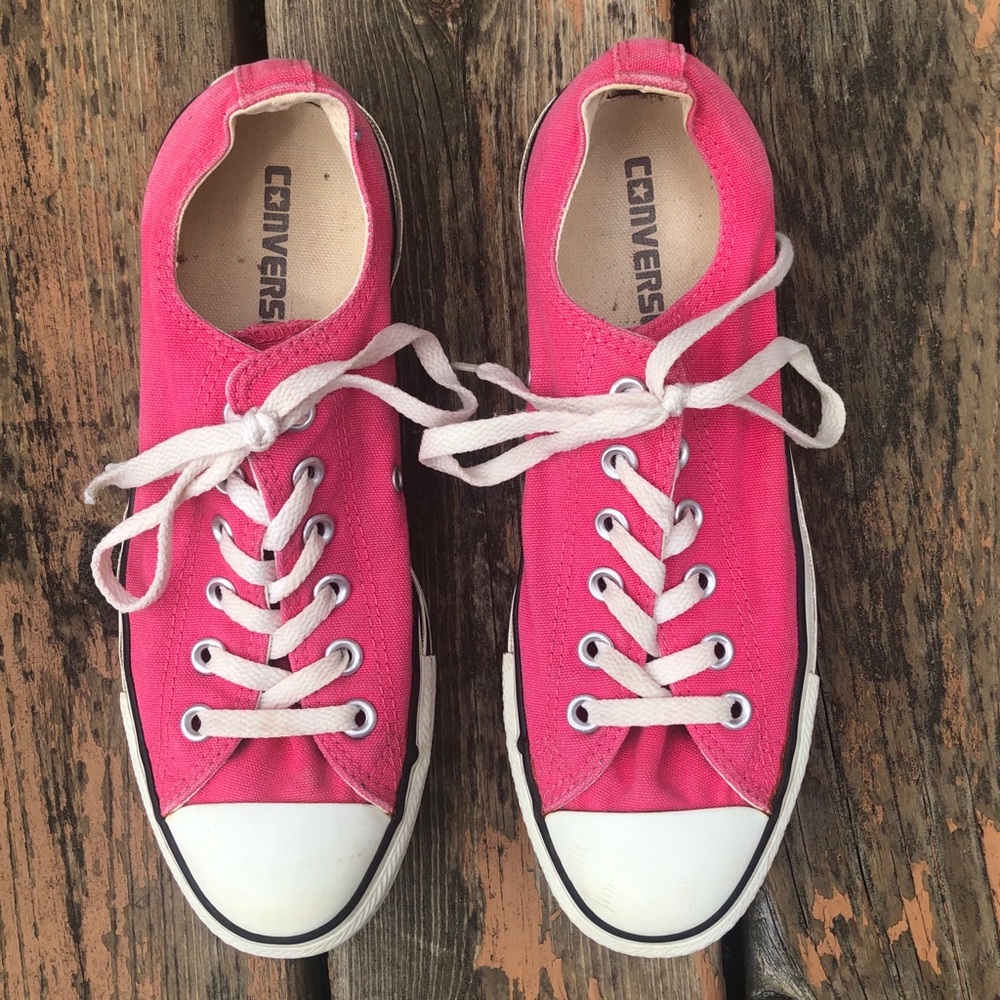 Converse shoes:(40 EUR). Dark Pink. Great Shape